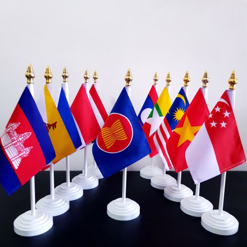 เสาธงตั้งโต๊ะ+ธง11ประเทศ (1ชุดมี11อัน)